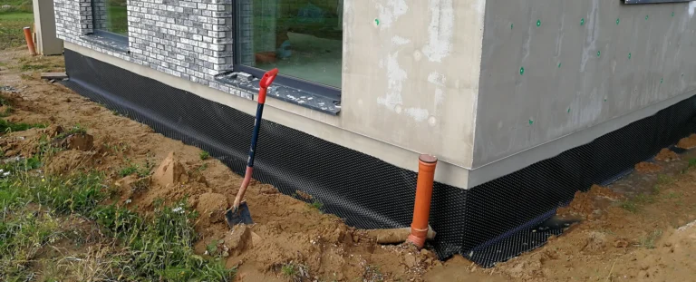 Dränering Stockholm med skydd av husgrund och korrekt markavlopp vid byggnation.