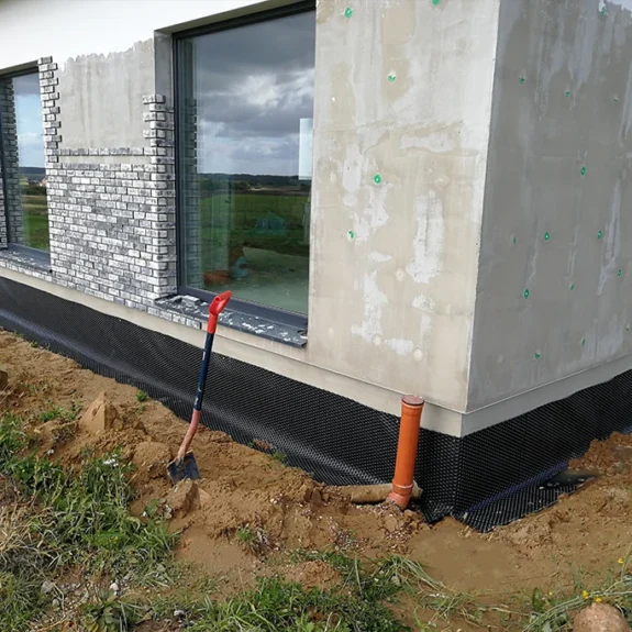 Dränering Stockholm med skydd av husgrund och korrekt markavlopp vid byggnation.
